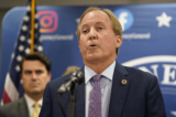 Tổng Chưởng lý tiểu bang Texas Ken Paxton đưa ra một tuyên bố tại văn phòng của ông ở Austin, Texas, hôm 26/05/2023. (Ảnh: Eric Gay/AP Photo)