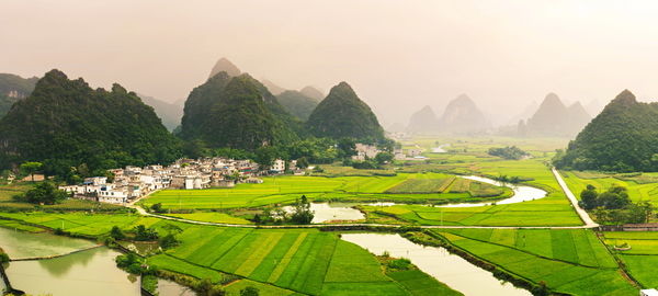 Kim Đà Tử khởi sinh thiện niệm, từ bỏ hận thù, Thần linh đã chữa khỏi bệnh gù cho anh, đồng thời khéo sắp đặt để người con trai yêu quý của Mỗ Giáp biến thành lưng gù, không chỉ giúp Kim Đà Tử lấy lại mảnh đất màu mỡ mà còn khiến Mỗ Giáp nhận ra lỗi lầm, hồi tâm hướng thiện, lưu lại câu chuyện có hậu. (Ảnh: Fotolia)