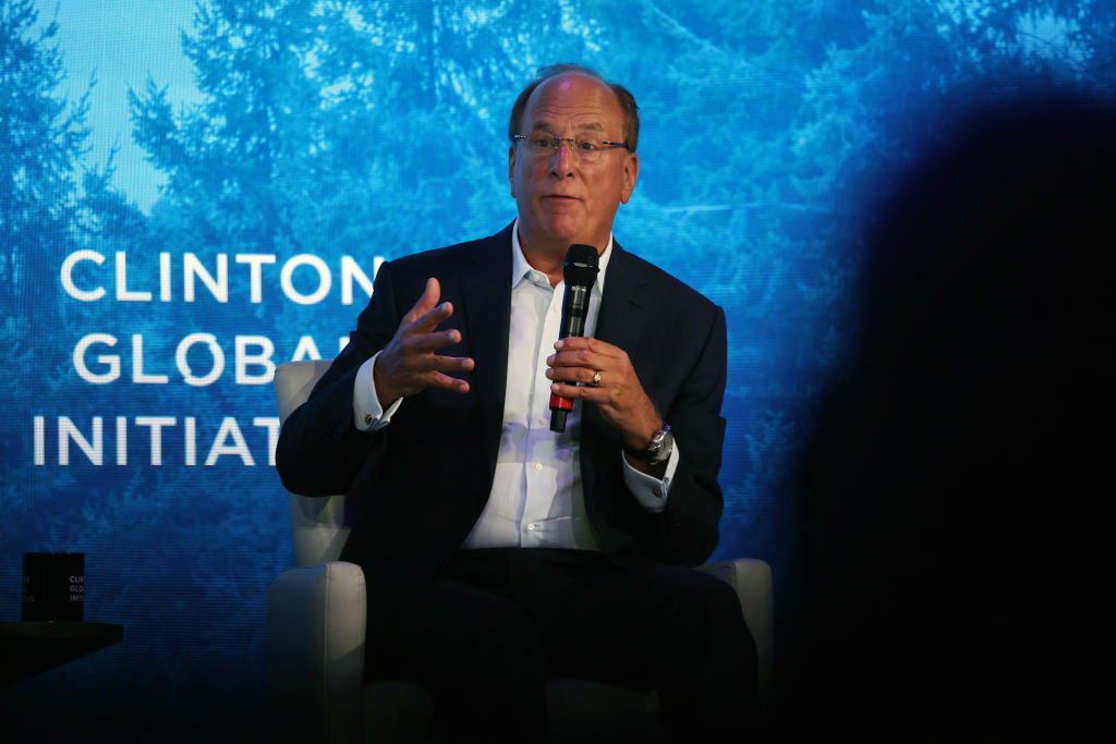 Giám đốc điều hành BlackRock, ông Larry Fink, nói tại một diễn đàn trong lễ khai mạc Sáng kiến ​​Toàn cầu Clinton (CGI), một cuộc họp của các nhà lãnh đạo quốc tế tại thành phố New York hôm 19/09/2022. (Ảnh: Spencer Platt/Getty Images)
