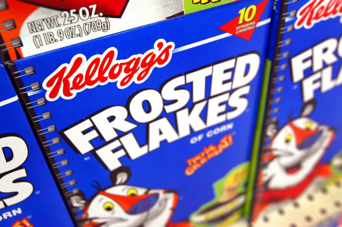 Công ty Kellogg’s đối mặt với cuộc kêu gọi tẩy chay vì Dylan Mulvaney đã quàng tay cùng Tony the Tiger