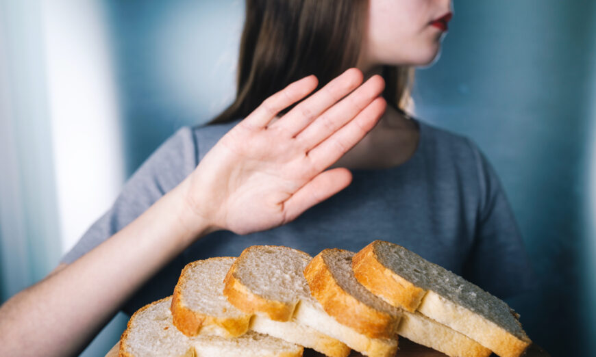 Lúa mì chiếm vị trí trung tâm trong cách ăn uống của người Tây phương, khiến bệnh celiac trở nên phổ biến hơn. (Ảnh: bubutu/Shutterstock)