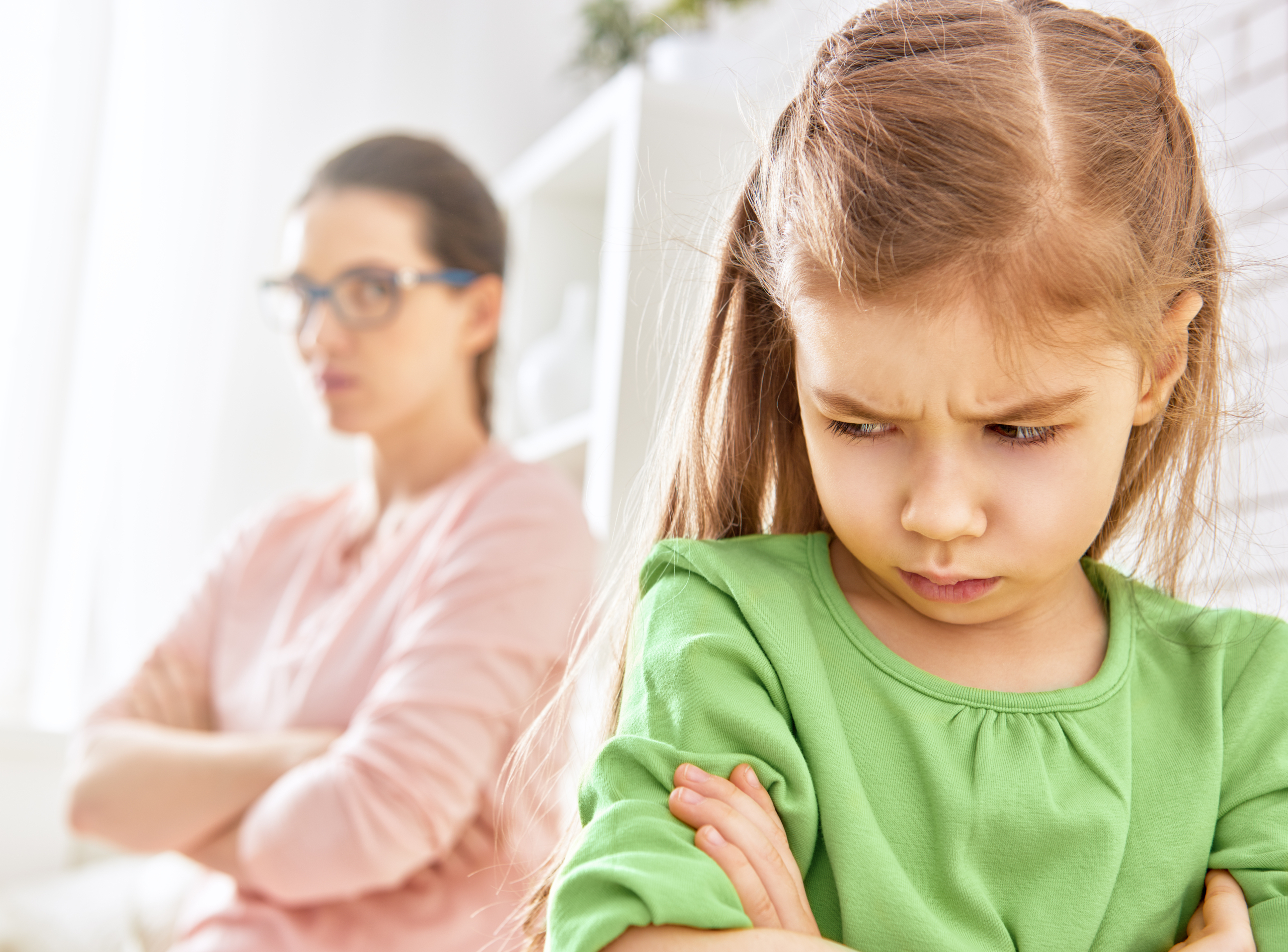 Mỗi khi Amber không vui, cha mẹ sẽ phớt lờ cho đến khi cô bé vui vẻ trở lại, vì vậy cảm xúc của cô bé chưa được giãi bày. Ảnh chỉ mang tính minh họa. (Ảnh: Shutterstock)