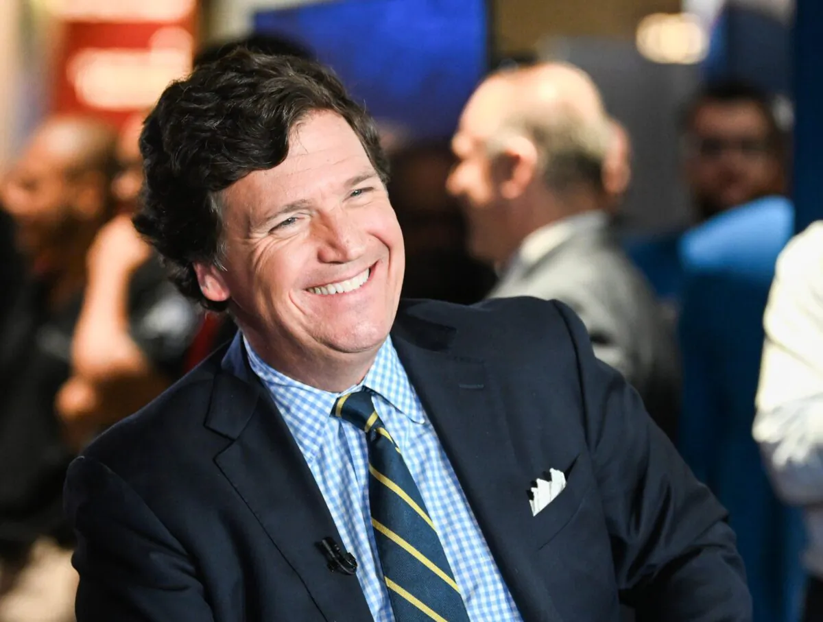 Ông Tucker Carlson trong lễ trao giải FOX Nation Patriot Awards 2022 tại Hard Rock Live trong Khách sạn và Sòng bạc Seminole Hard Rock Hollywood ở Florida, vào ngày 17/11/2022. (Ảnh: Jason Koerner/Getty Images)