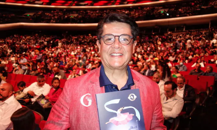 Giám đốc Trường Âm nhạc được truyền cảm hứng để đưa các nguyên lý của Shen Yun vào giảng dạy tại đại học