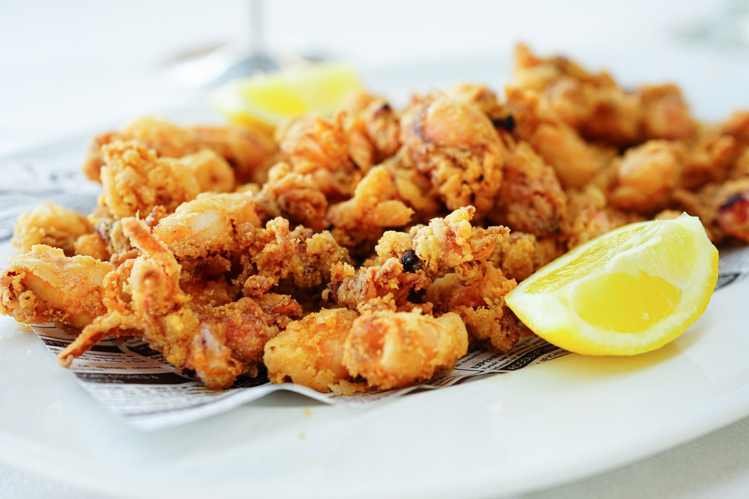 Mực chiên là món Tapas nhất định phải nếm thử ở Barcelona. (Ảnh: Shutterstock)