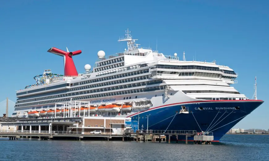 Du thuyền Carnival Sunshine neo đậu tại Cảng Charleston, SC, vào ngày 11/01/2022. (Ảnh: Daniel Wright98/Shutterstock)