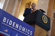 Tổng thống Joe Biden diễn thuyết về nền kinh tế tại Old Post Office ở Chicago, Illinois, hôm 28/06/2023. (Ảnh: Andrew Caballero-Reynolds/AFP qua Getty Images)