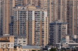 Các tòa nhà dân cư và căn hộ ở Quảng Châu thuộc tỉnh Quảng Đông, miền đông nam Trung Quốc, tháng 04/2023. (Ảnh: Ludovic Marin/AFP qua Getty Images)