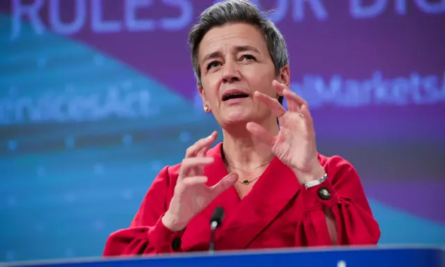Bà Margrethe Vestager, Ủy viên  u Châu về Một Châu  u Phù hợp với Thời đại Kỹ thuật số, diễn thuyết tại một cuộc họp báo về Đạo luật Dịch vụ Kỹ thuật số và Thị trường Kỹ thuật số tại trụ sở Ủy ban  u Châu ở Brussels, Bỉ vào ngày 15/12/2020. (Ảnh: Olivier Matthys/Pool/Ảnh tư liệu của Reuters)