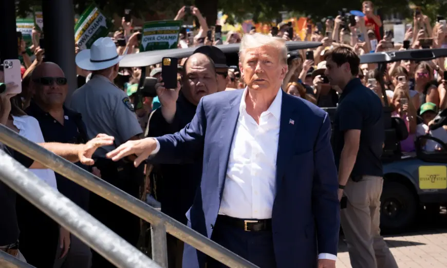 Cựu Tổng thống Donald Trump đến Hội chợ Tiểu bang Iowa ở Des Moines, Iowa, hôm 12/08/2023. (Ảnh: Madalina Vasiliu/The Epoch Times)