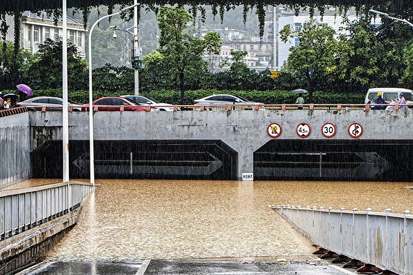 Tình hình lũ lụt ở Phúc Châu, tỉnh Phúc Kiến hôm 06/09. (Ảnh: STR/AFP qua Getty Images)