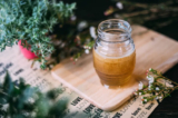 Tất cả oxymel đều bắt nguồn từ mật ong và giấm. (Ảnh: Unsplash)