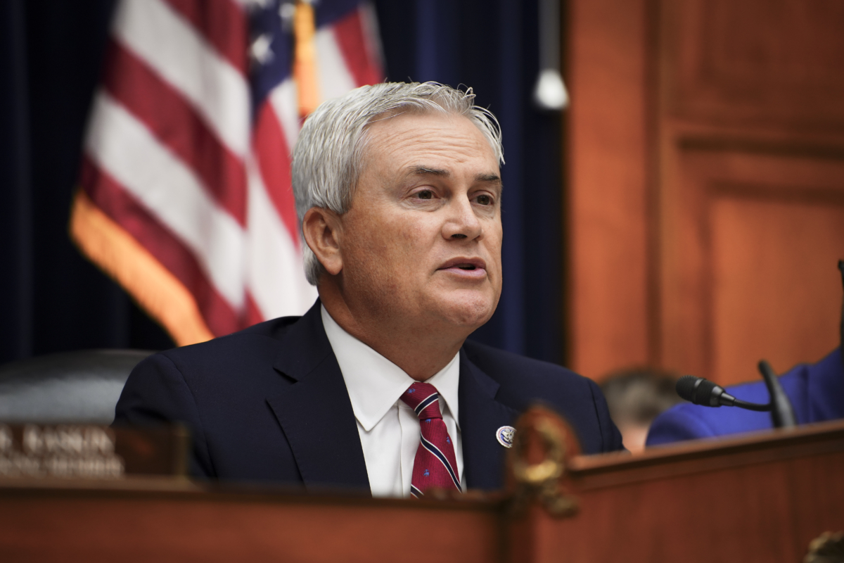 Chủ tịch Ủy ban Toàn diện về Giám sát và Trách nhiệm Giải trình, Dân biểu James Comer (Cộng Hòa-Kentucky) nói trong phiên điều trần với những người tố cáo từ IRS về Cuộc điều tra Hình sự gia đình Biden tại Quốc hội Hoa Kỳ ở Hoa Thịnh Đốn hôm 19/07/2023. (Ảnh: Madalina Vasiliu/The Epoch Times)