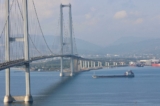 Tàu chở hàng Polarnet mang quốc kỳ Thổ Nhĩ Kỳ chở ngũ cốc của Ukraine đi qua Cầu Osmangazi vào Vịnh Izmit, Thổ Nhĩ Kỳ, hôm 08/08/2022. (Ảnh: Yoruk Isik/Reuters)