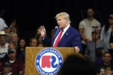 Ứng cử viên tổng thống thuộc Đảng Cộng Hòa, cựu Tổng thống Donald Trump nói chuyện tại Buổi mít-tinh của các Nhà lãnh đạo Lớn do Đảng Cộng Hòa South Dakota tổ chức tại Rapid City, South Dakota, hôm 08/09/2023. (Ảnh: Scott Olson/Getty Images)