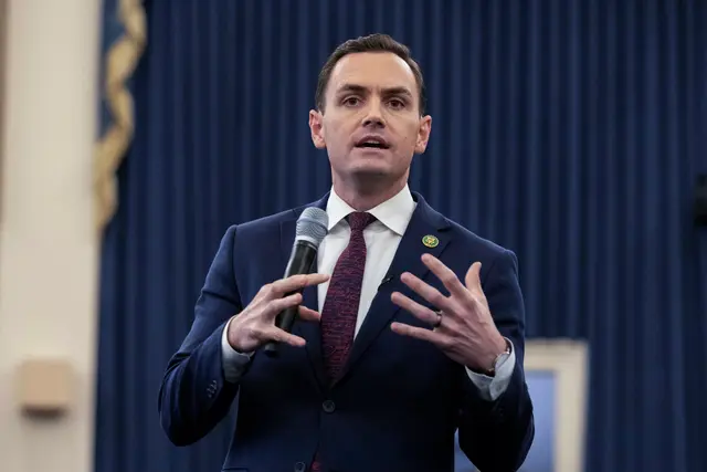 Chủ tịch Ủy ban, Dân biểu Mike Gallagher (Cộng Hòa-Wisconsin) nói trong cuộc họp của Ủy ban Đặc biệt Hạ viện về Cuộc cạnh tranh Chiến lược giữa Hoa Kỳ và Đảng Cộng sản Trung Quốc tại “Diễn tập Bàn tròn Đài Loan (TTX),” mô phỏng một cuộc chiến tranh, tại Capitol Hill ở Hoa Thịnh Đốn, hôm 19/04/2023. (Ảnh: Amanda Andrade Rhoades/Reuters)