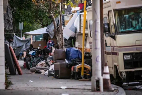 Khu cắm trại tồn tại hàng thập niên của người vô gia cư ở Los Angeles đã được giải tỏa
