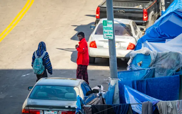 Khu cắm trại tồn tại hàng thập niên của người vô gia cư ở Los Angeles đã được giải tỏa