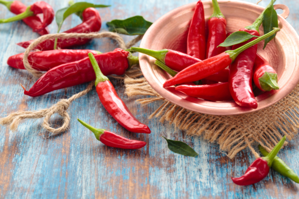 Ớt hiểm (Ảnh: Vitalina Rybakova/Shutterstock)