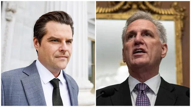 (Trái) Dân biểu Matt Gaetz (Cộng Hòa-Florida) rời khỏi Tòa nhà Quốc hội Hoa Kỳ ở Hoa Thịnh Đốn hôm 29/09/2023. (Ảnh: Anna Moneymaker/Getty Images); (Phải) Chủ tịch Hạ viện Kevin McCarthy (Cộng Hòa-California) diễn thuyết tại cuộc họp báo về An ninh Biên giới trong Phòng Rayburn tại Tòa nhà Quốc hội Hoa Kỳ ở Hoa Thịnh Đốn hôm 29/09/2023. (Ảnh: Andrew Caballero-Reynolds/AFP qua Getty Images)