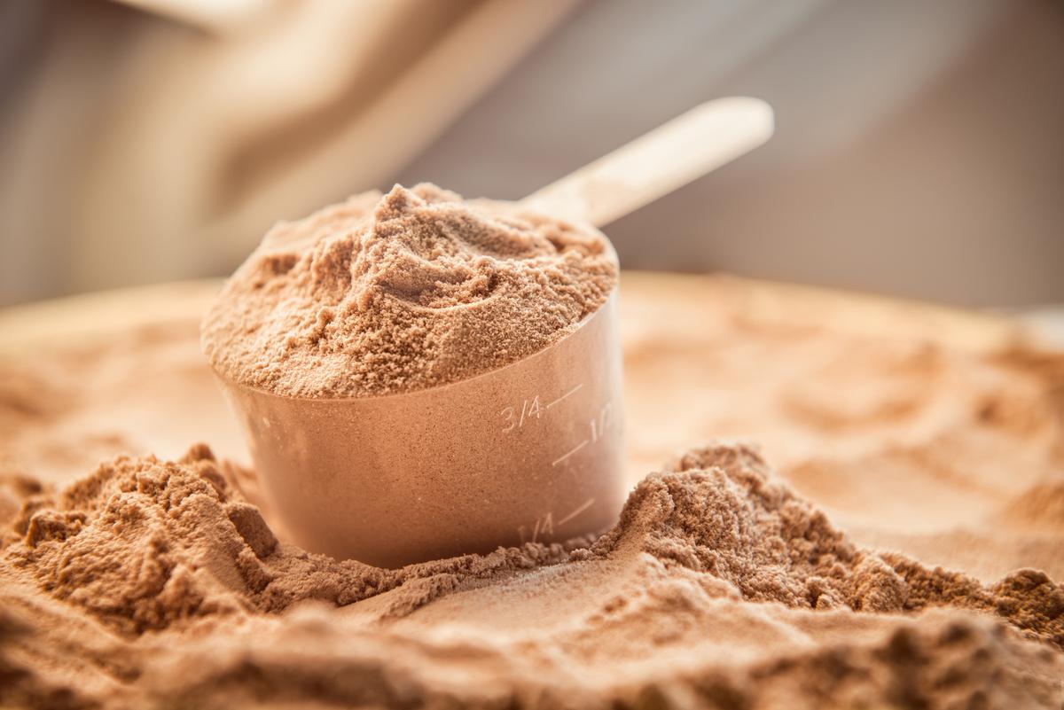 Đạm whey được các vận động viên và người tập thể hình yêu thích cũng có lợi cho những người bình thường muốn cải thiện sức khỏe của mình. (Ảnh: Nick Starichenko/Shutterstock)