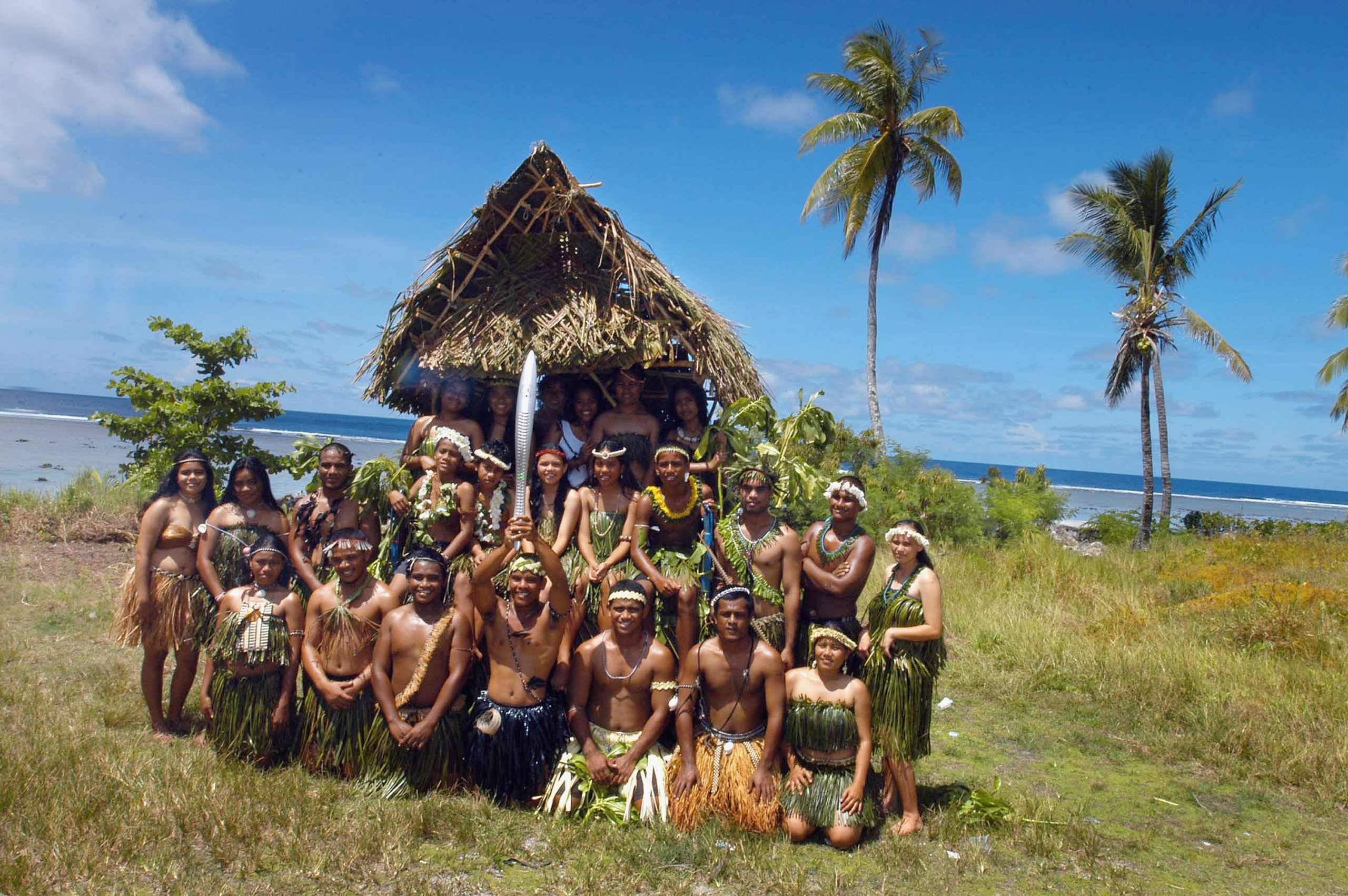 Người dân Nauru trong bộ trang phục truyền thống. Ảnh chụp vào ngày 23/11/2005. (Ảnh: prpix.com.au/Getty Images)