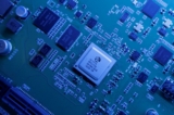 Vi mạch quản lý Hi1710 BMC trên bộ vi mạch Côn Bằng 920 (Kunpeng 920) do công ty con Hisilicon của Huawei thiết kế được trưng bày tại trụ sở chính của Huawei ở Thâm Quyến, tỉnh Quảng Đông, Trung Quốc, vào ngày 29/05/2019. (Ảnh: Jason Lee/Reuters)