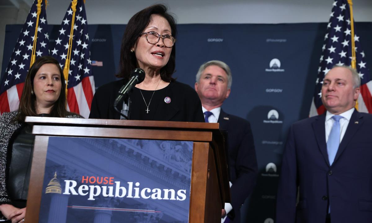 Dân biểu Michelle Steel (Cộng Hòa-California) nói chuyện với các phóng viên trong cuộc họp báo sau cuộc họp kín của Đảng Cộng Hòa tại Hạ viện tại Trung tâm Du khách của Tòa nhà Quốc hội Hoa Kỳ ở Hoa Thịnh Đốn vào ngày 20/10/2021. (Ảnh: Chip Somodevilla/Getty Images)