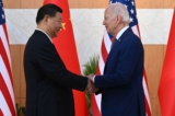 Tổng thống Hoa Kỳ Joe Biden (bên phải) và lãnh đạo Trung Quốc Tập Cận Bình bắt tay nhau trong cuộc gặp bên lề Hội nghị thượng đỉnh G20 ở Nusa Dua, đảo Bali Indonesia vào ngày 14/11/2022. (Ảnh: Saul Loeb/AFP qua Getty Images)