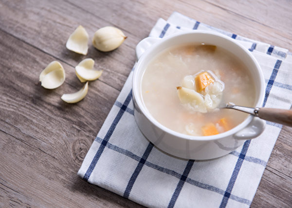 Ăn bách hợp có hiệu quả trị ho, trấn tĩnh an thần. (Ảnh: Shutterstock)