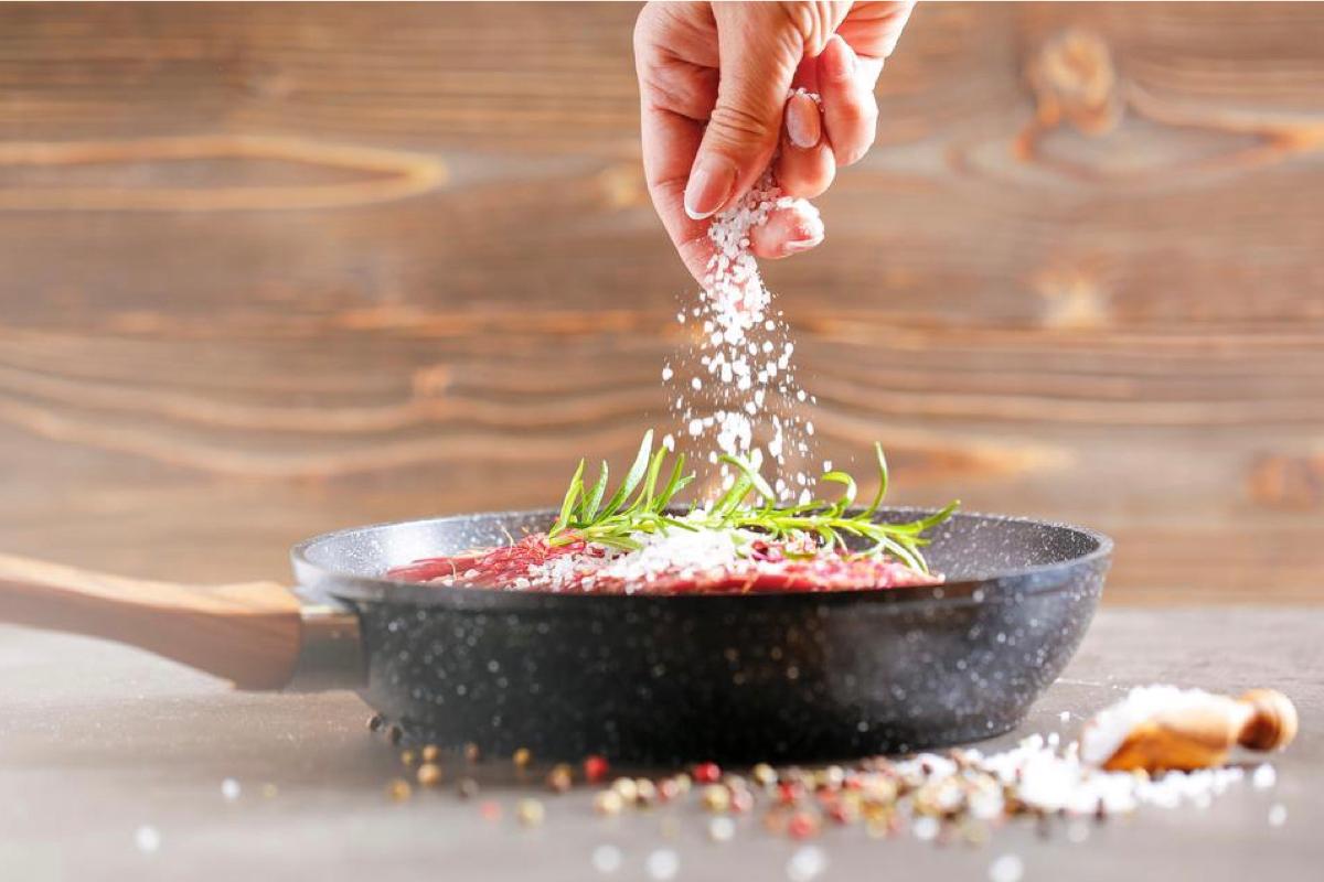 Những hiểu lầm phổ biến và lợi ích đáng ngạc nhiên của muối