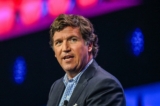 Cựu người chủ trì chương trình Fox News Tucker Carlson trình bày tại Hội nghị Hành động Bước ngoặt (Turning Point Action Conference) ở West Palm Beach, Florida, vào ngày 15/07/2023. (Ảnh: Giorgio Viera/AFP qua Getty Images)