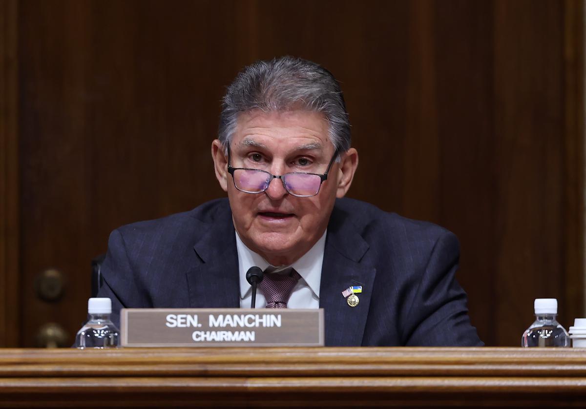 TNS. Manchin suy nghĩ về việc tranh cử; nói Đảng Dân Chủ và ông Biden đi về phía ‘cực tả’
