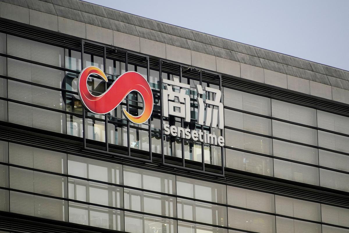 Logo của SenseTime tại văn phòng SenseTime ở Thượng Hải vào ngày 13/12/2021. (Ảnh: Aly Song/Reuters)