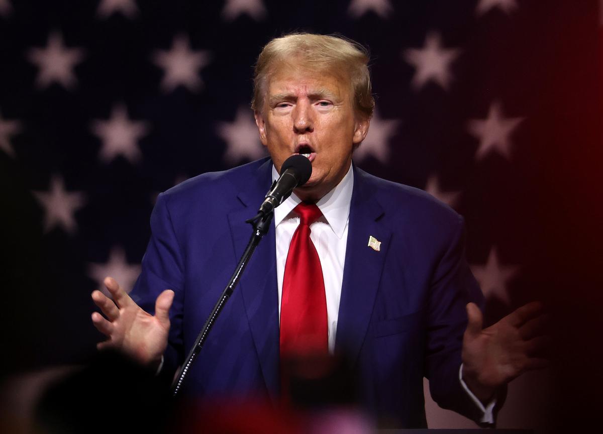 Cựu TT Trump đã có thể và không thể làm gì theo Đạo luật Chống nổi dậy