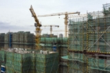 Các tòa nhà chung cư chưa hoàn thiện tại dự án khu dân cư Phoenix City do Bích Quế Viên (Country Garden Holdings Co.) phát triển, ở Thượng Hải, Trung Quốc, ngày 17/01/2022. Cuộc khủng hoảng nhấn chìm lĩnh vực địa ốc của Trung Quốc khiến cổ phiếu và trái phiếu của nhà phát triển này bị ảnh hưởng trong bối cảnh lo ngại rằng nỗ lực huy động vốn được cho là thất bại của họ có thể là dấu hiệu của nhà đầu tư mất niềm tin. (Ảnh: Qilai Shen/Bloomberg qua Getty Images)