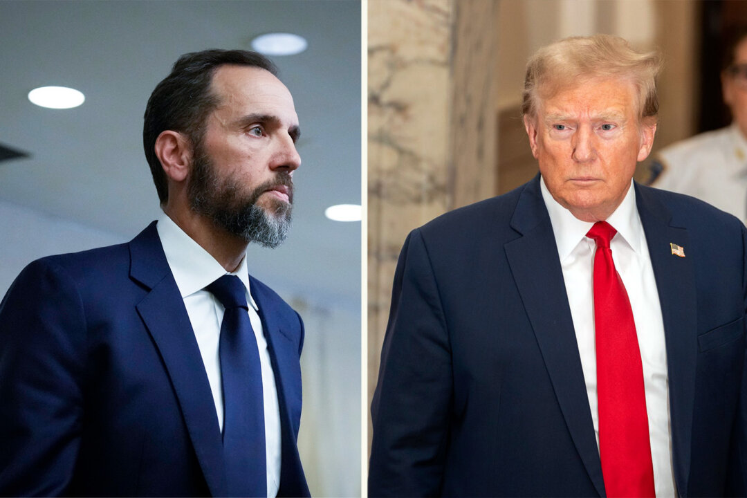 Các nhà phân tích: Việc tịch thu dữ liệu điện thoại của cựu TT Trump khiến ông Jack Smith rơi vào tình thế pháp lý chưa từng có tiền lệ