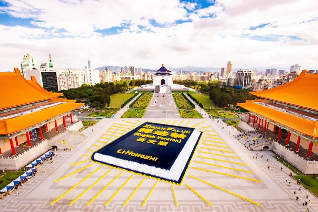 Vượt qua nỗi thống khổ của bệnh viêm khớp dạng thấp nhờ một cuốn sách dẫn lối