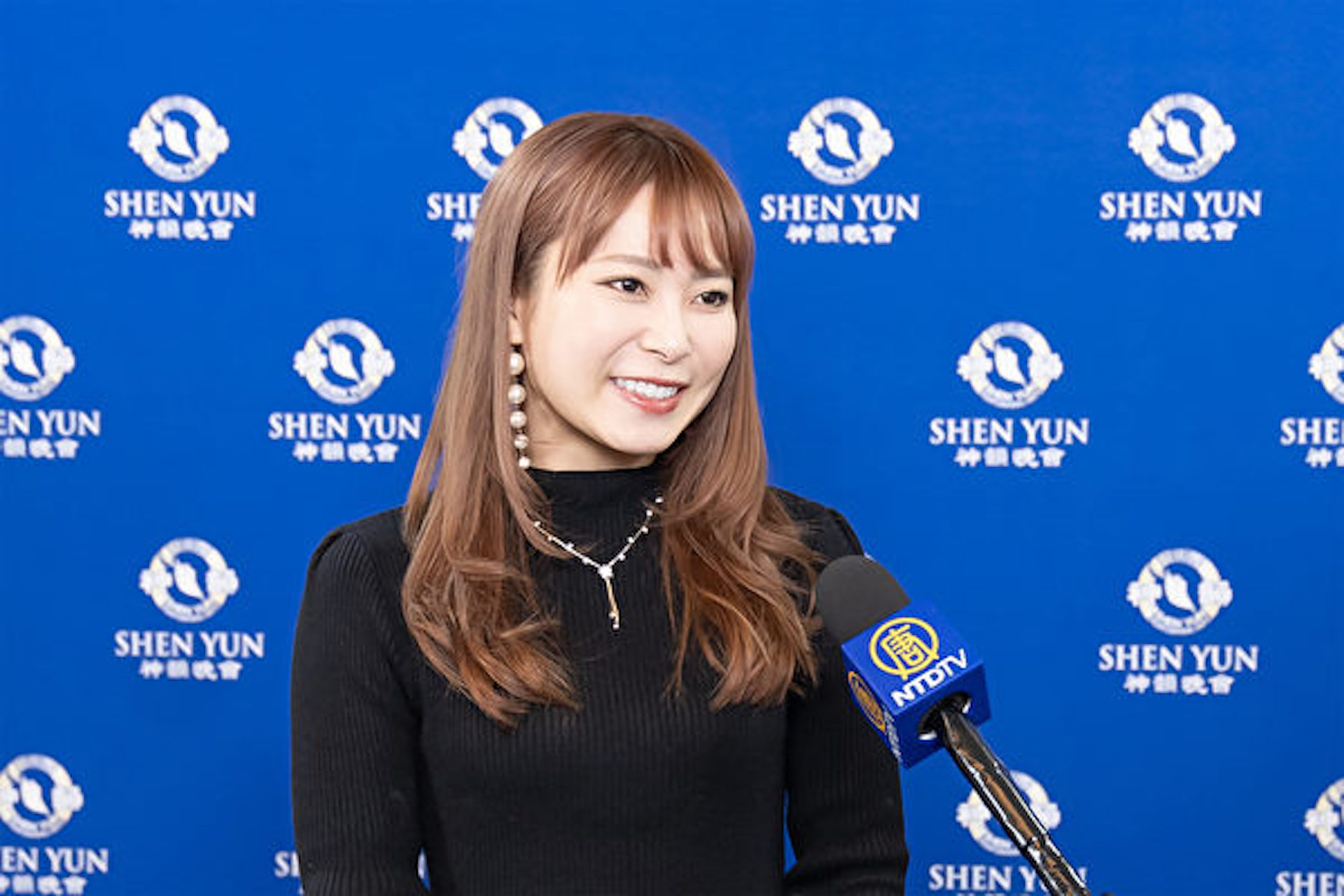 Các nghệ sĩ thuộc nhiều lĩnh vực tại Osaka hết sức ấn tượng trước Shen Yun