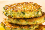 Những chiếc bánh pancake thơm ngon, mềm xốp này được làm từ bí ngòi bào sợi, các loại rau thơm, và những miếng phô mai feta mằn mặn. (Ảnh: Kristina Vanni/TNS)