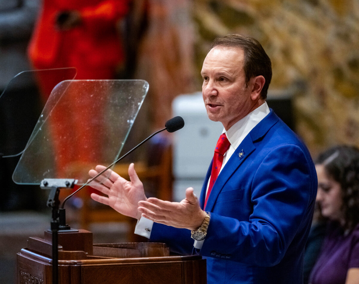Thống đốc Louisiana Jeff Landry trình bày khi bắt đầu phiên họp đặc biệt tại Phòng Hạ viện ở Baton Rouge, Louisiana, hôm 15/01/2024. (Ảnh: Michael Johnson/The Advocate via AP, Pool)