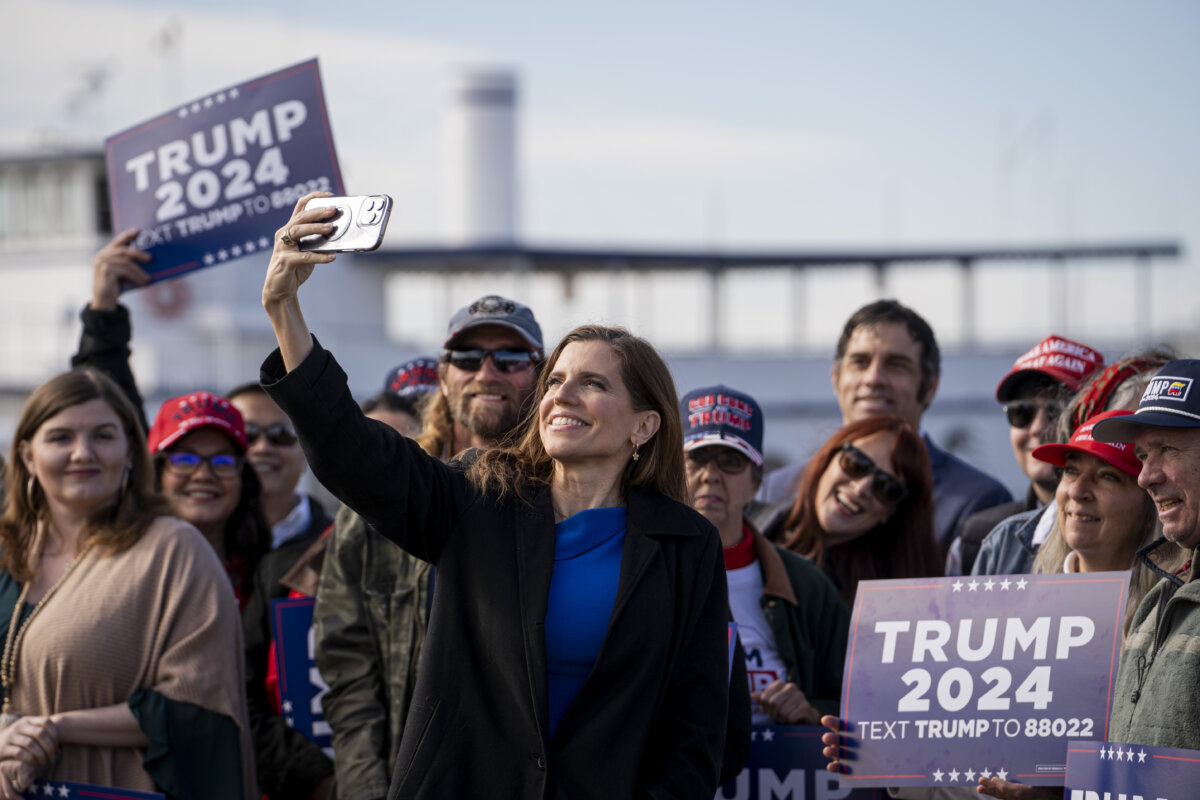 Dân biểu Nancy Mace (Cộng Hòa-South Carolina) trong cuộc họp báo của nhóm ủng hộ ông Trump ở South Carolina, tại Mount Pleasant, South Carolina, hôm 02/02/2024. (Ảnh: Madalina Vasiliu/The Epoch Times)