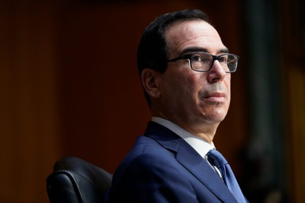 Ông Steven Mnuchin, khi đó còn là Bộ trưởng Ngân khố, điều trần trước Quốc hội ở Hoa Thịnh Đốn, ngày 01/12/2020. (Ảnh: Susan Walsh/Pool/AFP qua Getty Images)