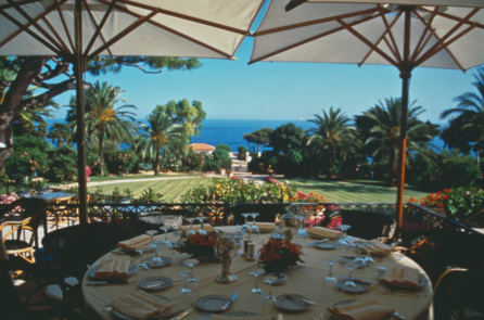 Từ Paris đến Provence — Bắt đầu cuộc phiêu lưu ‘Emily ở Paris’ của riêng mình