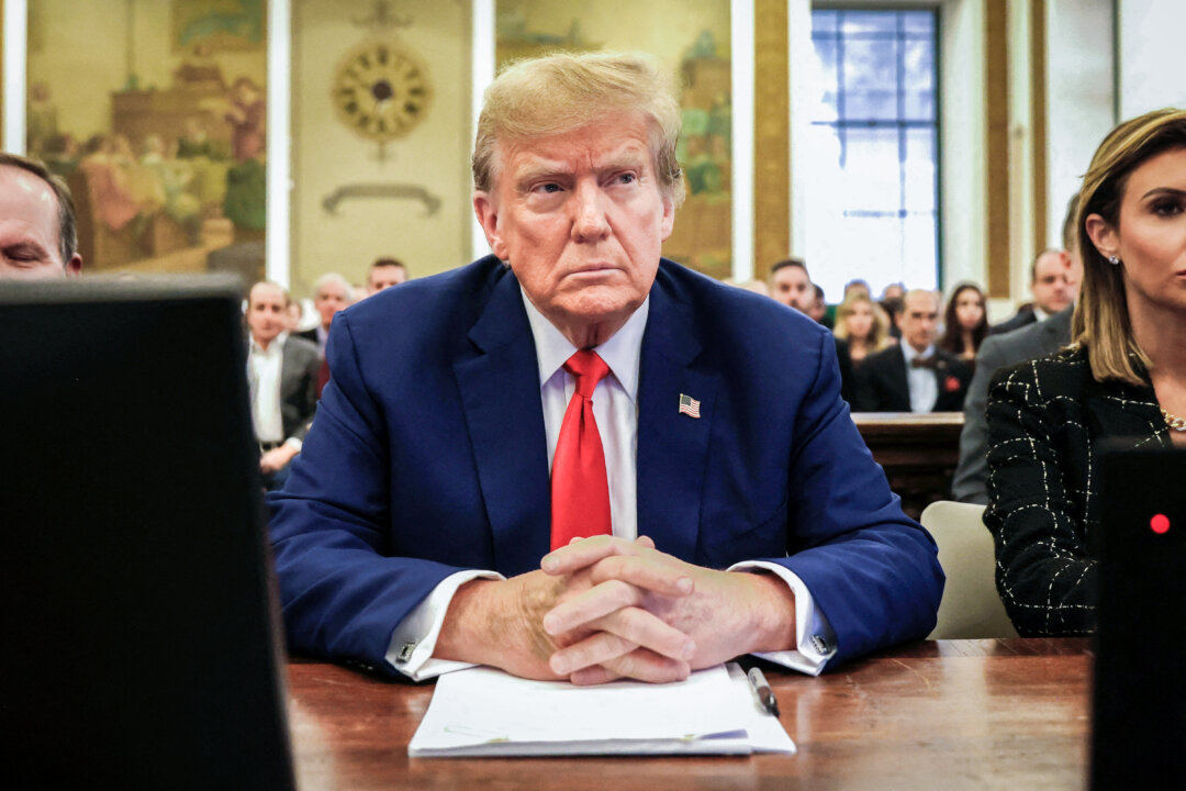 Cựu TT Trump đệ trình kiến nghị yêu cầu thẩm phán chủ trì vụ án tiền bịt miệng cáo tỵ