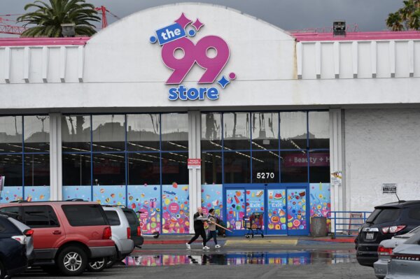 Một cửa hàng 99 Cents Only ở Los Angeles, hôm 05/04/2024. (Ảnh: Robyn Beck/AFP via Getty Images)