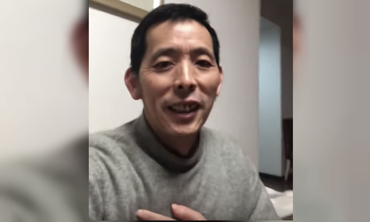 Ký giả công dân Trung Quốc Phương Bân trong một video YouTube đăng ngày 02/04/2020 đưa tin về những trường hợp tử vong ở Vũ Hán trong đợt bùng phát COVID-19. (Ảnh: Ảnh chụp màn hình qua The Epoch Times)
