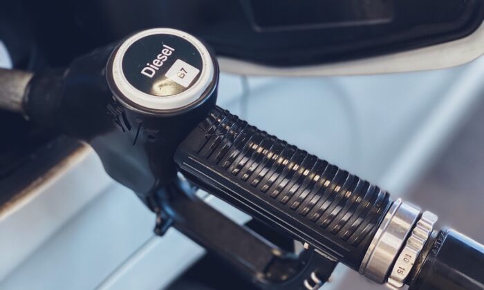 Tài xế ở Anh đang phải chịu mức giá dầu diesel cao nhất trên toàn châu Âu