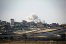 Khói mù mịt trong không khí khi Israel đã phát động một cuộc tấn công tại phía đông Rafah, phía nam Dải Gaza, trong bối cảnh cuộc xung đột giữa Israel và Hamas vẫn tiếp tục diễn ra, hôm 13/05/2024. (Ảnh: AFP/Getty Images)
