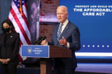 Tổng thống Joe Biden, kế bên là Phó Tổng thống Kamala Harris, nói về việc bảo vệ Đạo luật Chăm sóc Giá cả phải chăng (ACA) khi ông nói với các phóng viên về “kế hoạch mở rộng luật chăm sóc sức khỏe giá cả phải chăng” của họ trong lần xuất hiện ở Wilmington, Delaware, ngày 10/11/2020. (Ảnh: Jonathan Ernst/Reuters/Ảnh tư liệu)